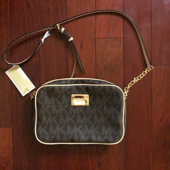 Handbags - Michael Kors jet set crossbody